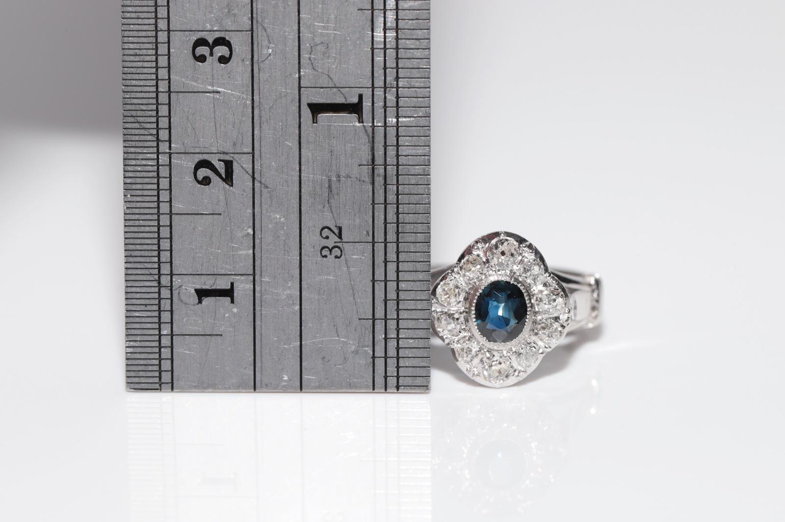 Bague ancienne en or 18k Circa 1920 Art Deco diamant naturel et saphir Navette en vente 5