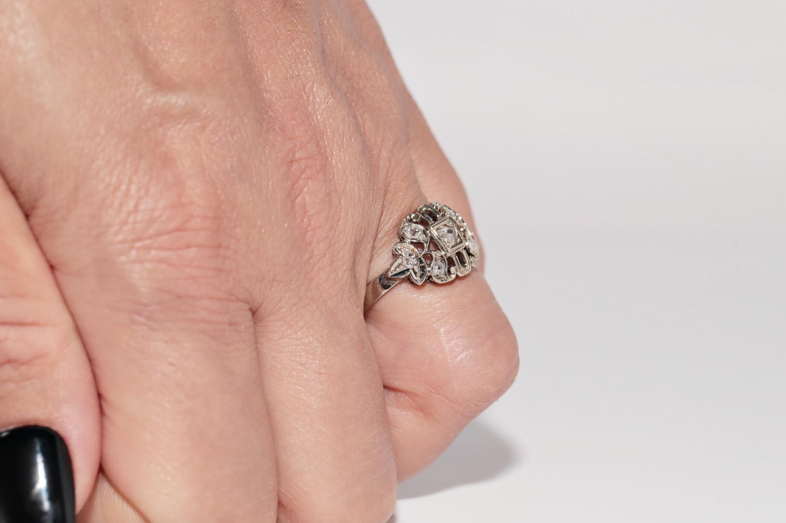 Bague Art déco ancienne des années 1920 en or 18 carats décorée de diamants naturels en vente 12