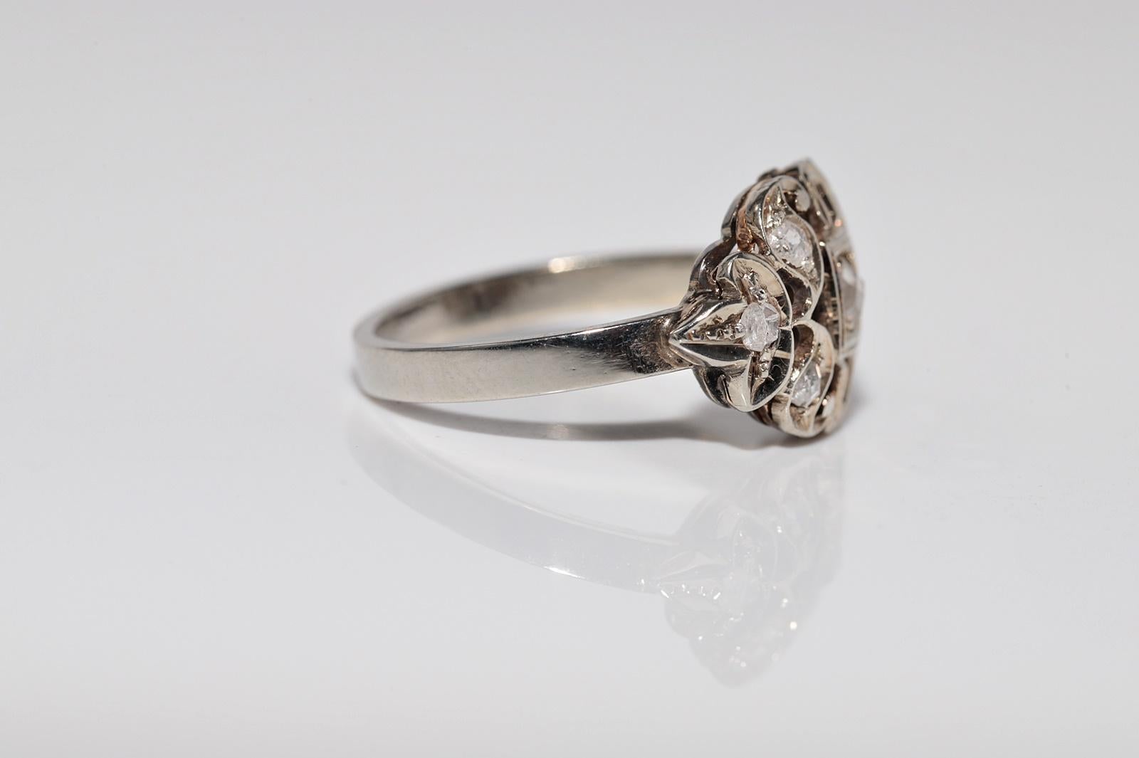 Bague Art déco ancienne des années 1920 en or 18 carats décorée de diamants naturels en vente 1