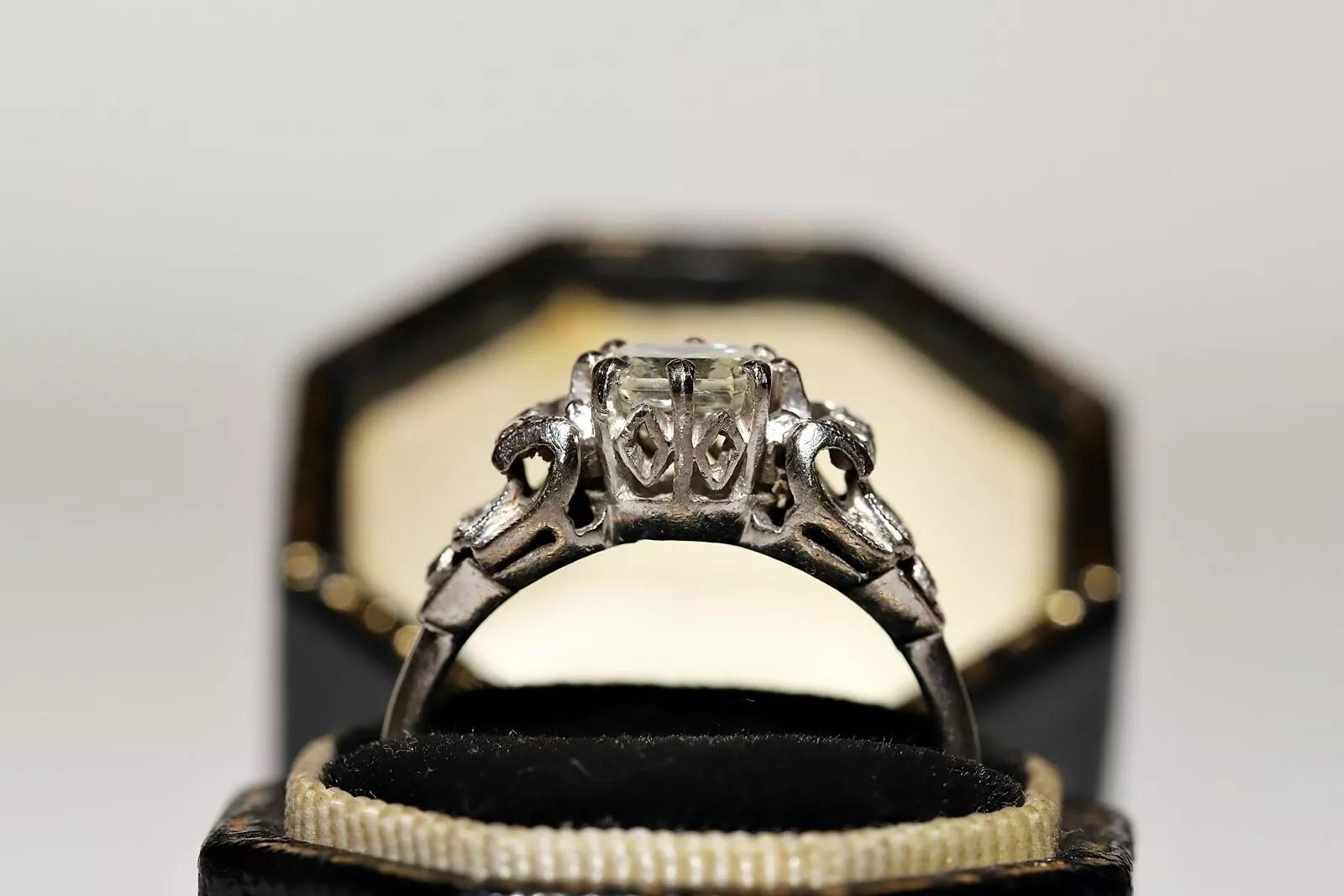 Bague solitaire décorée d'un diamant naturel en or 18k de style Art Decor, circa 1920 en vente 11