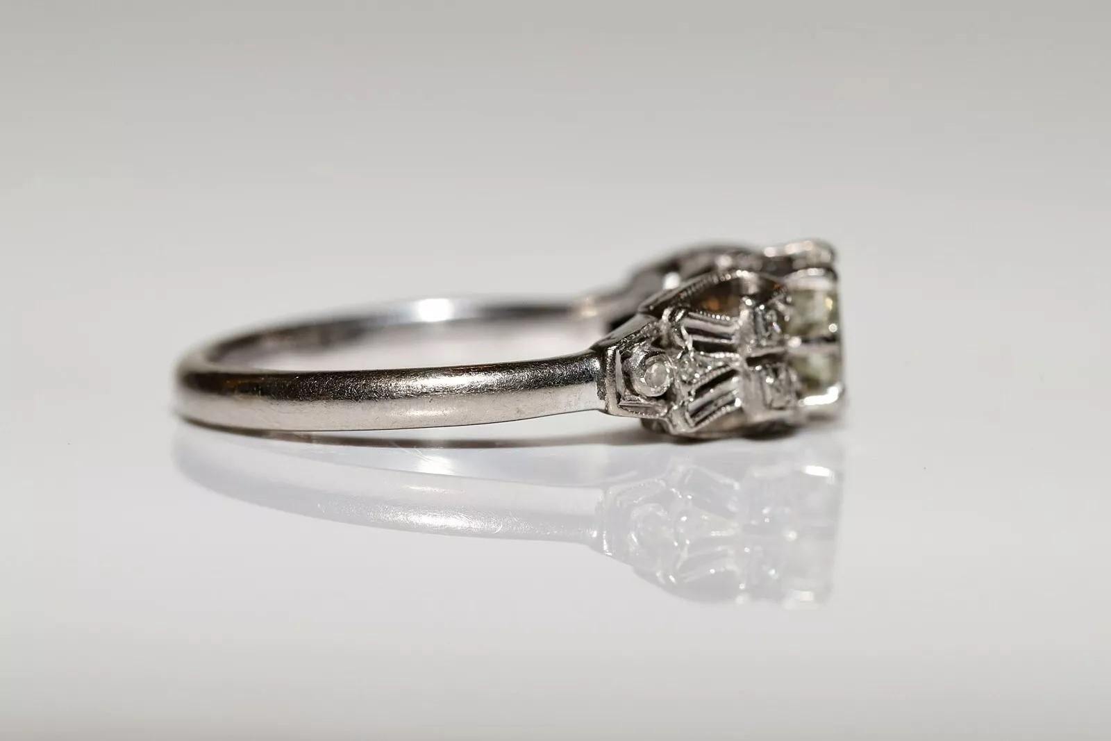 Taille radiant Bague solitaire décorée d'un diamant naturel en or 18k de style Art Decor, circa 1920 en vente