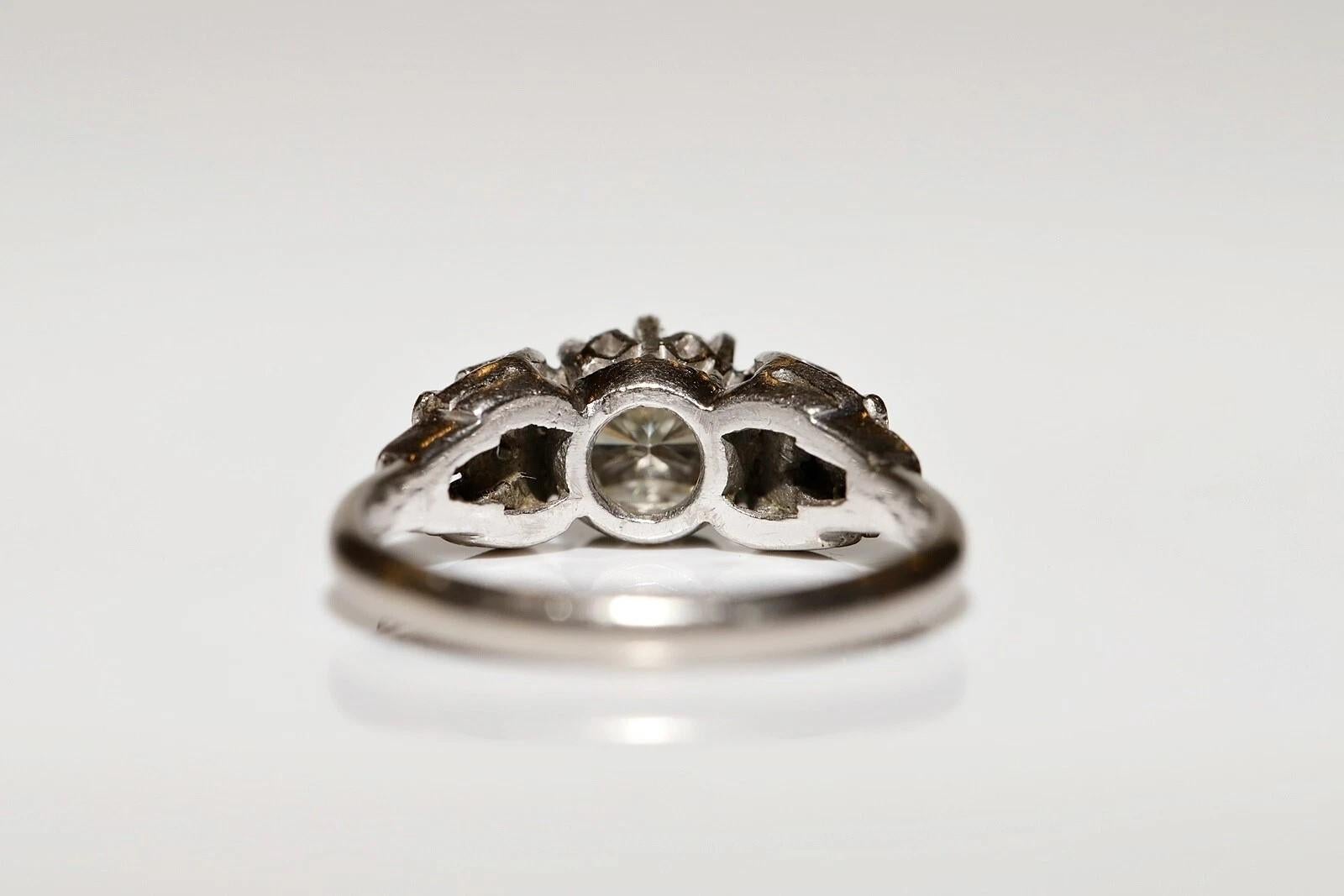 Bague solitaire décorée d'un diamant naturel en or 18k de style Art Decor, circa 1920 en vente 3