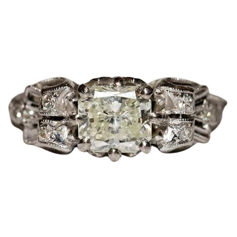 Bague solitaire décorée d'un diamant naturel en or 18k de style Art Decor, circa 1920 en vente