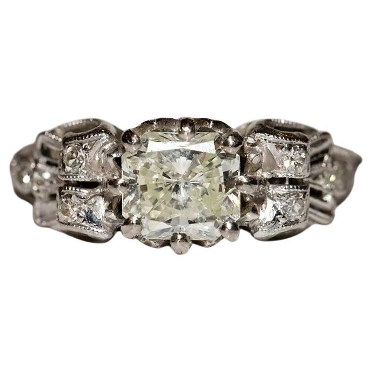 Bague solitaire décorée d
un diamant naturel en or 18k de style Art Decor, circa 1920