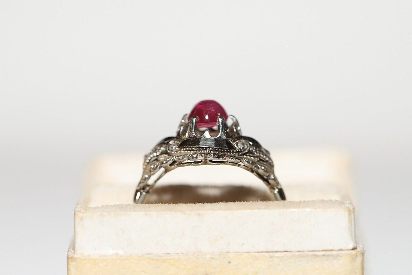 Art déco Bague ancienne des années 1920 en or 18 carats avec cabochon naturel de rubis et diamants taille rose en vente