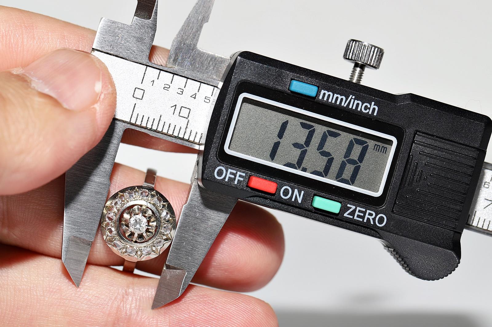 Anillo Antiguo Circa 1920s Oro 18k Decorado con Diamantes Naturales en venta 5