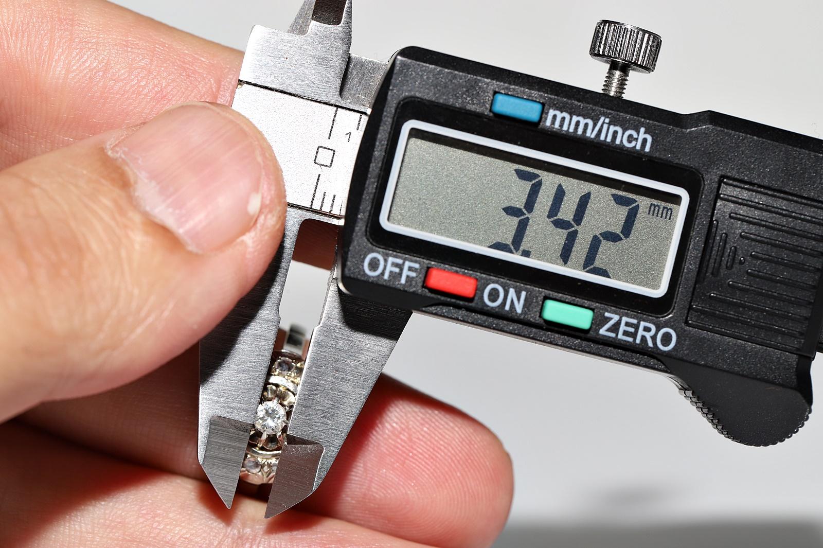 Anillo Antiguo Circa 1920s Oro 18k Decorado con Diamantes Naturales en venta 6