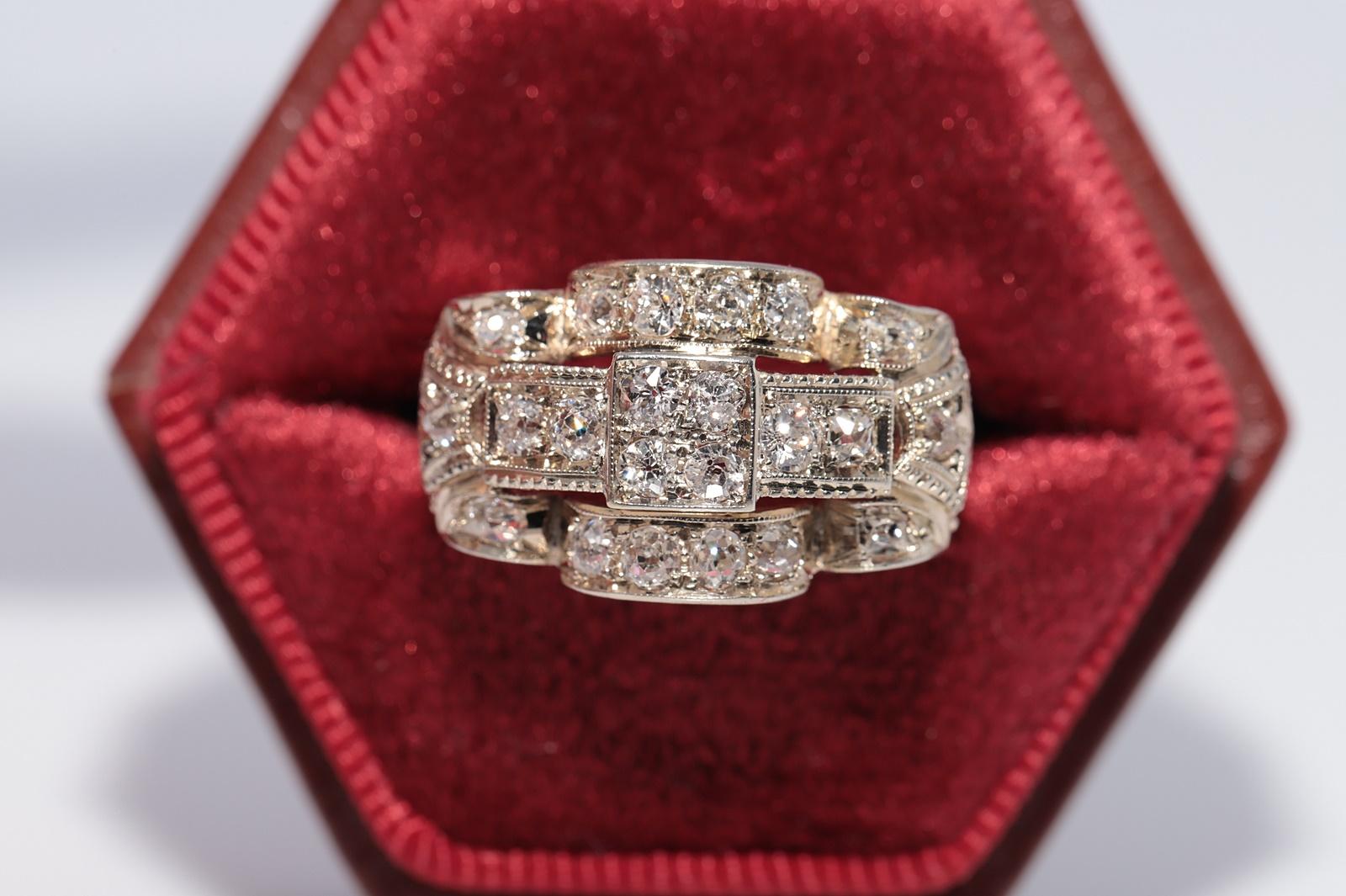 In sehr gutem Zustand.
Das Gesamtgewicht beträgt 8.6 Gramm.
Insgesamt ist alt geschliffener Diamant 1,50 ct.
Der Diamant hat die Farbe G-H und die Reinheit vvs1-vs1.
Ringgröße ist US 6.5
Wir können jede Größe herstellen.
Die Schachtel ist nicht