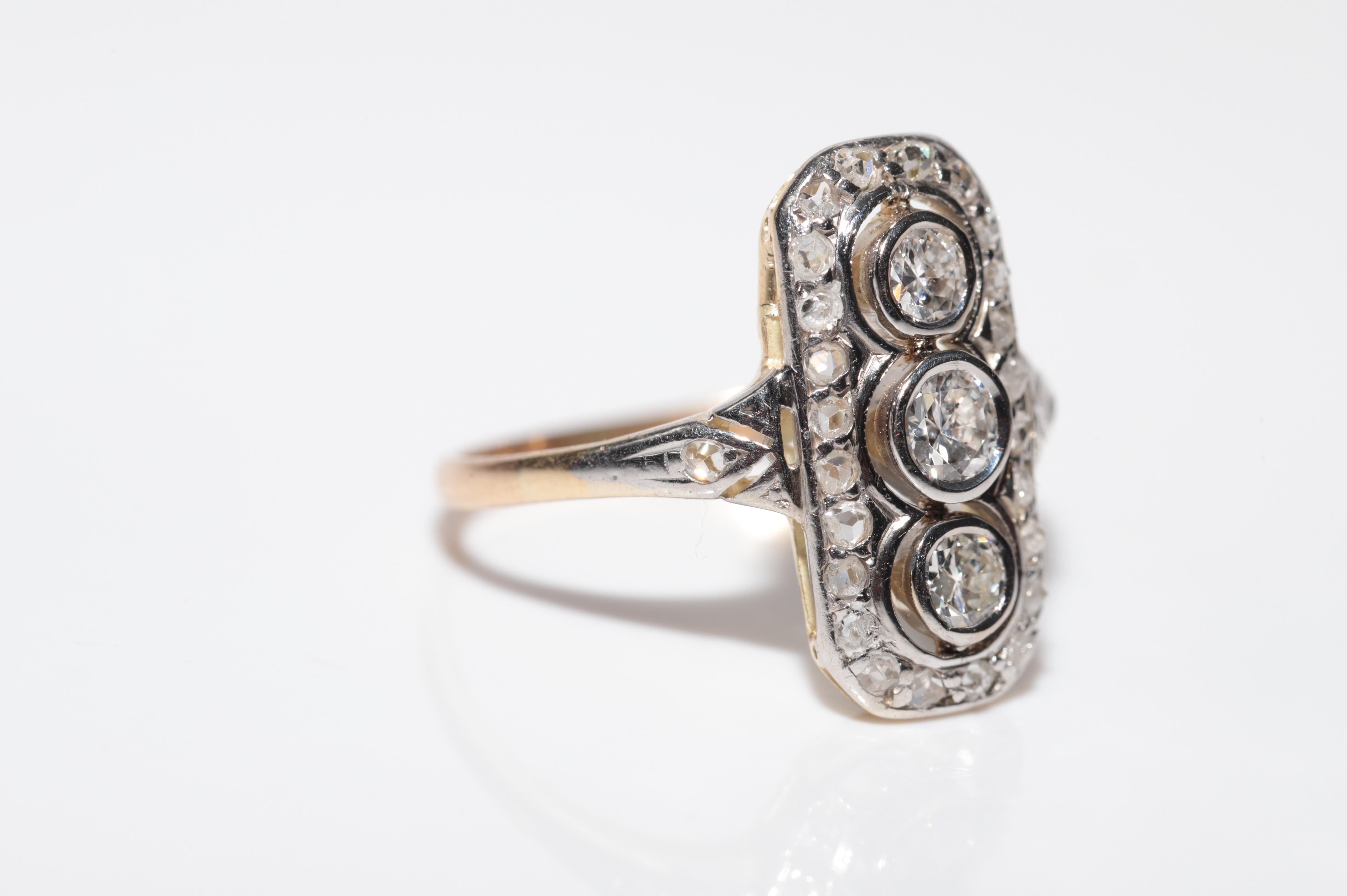 Bague Art déco ancienne des années 1920 en or 14 carats décorée de diamants naturels Pour femmes en vente