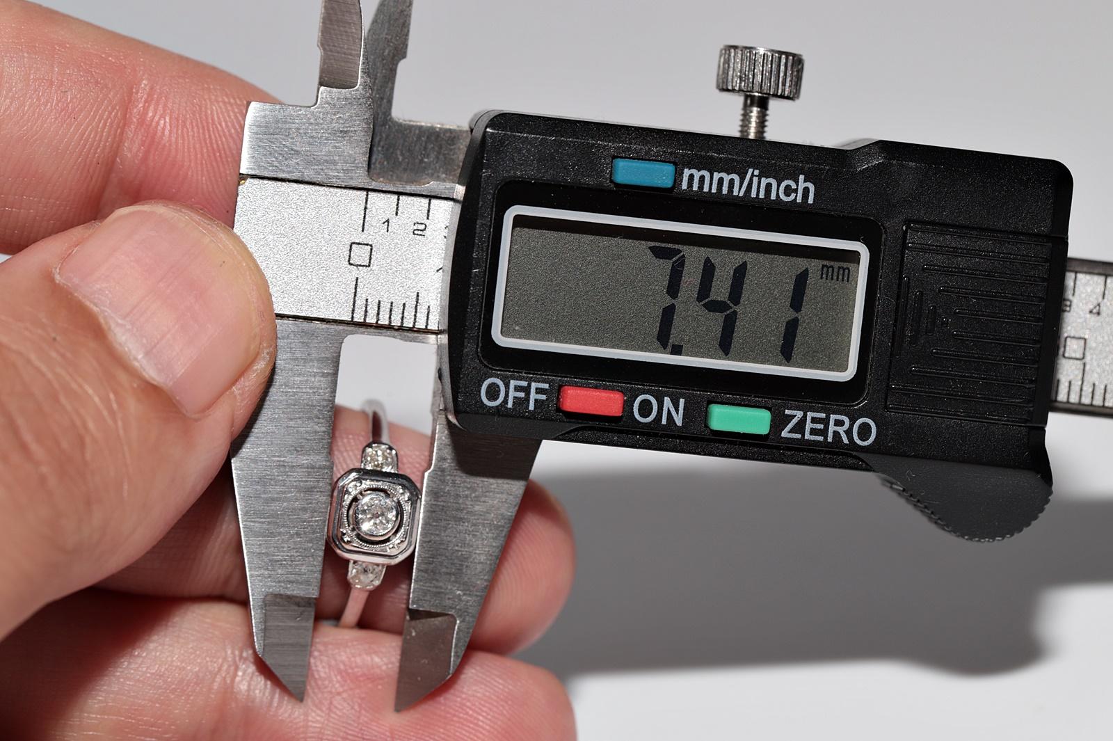 Bague carrée Art déco des années 1920 en or 14 carats décorée de diamants naturels en vente 11