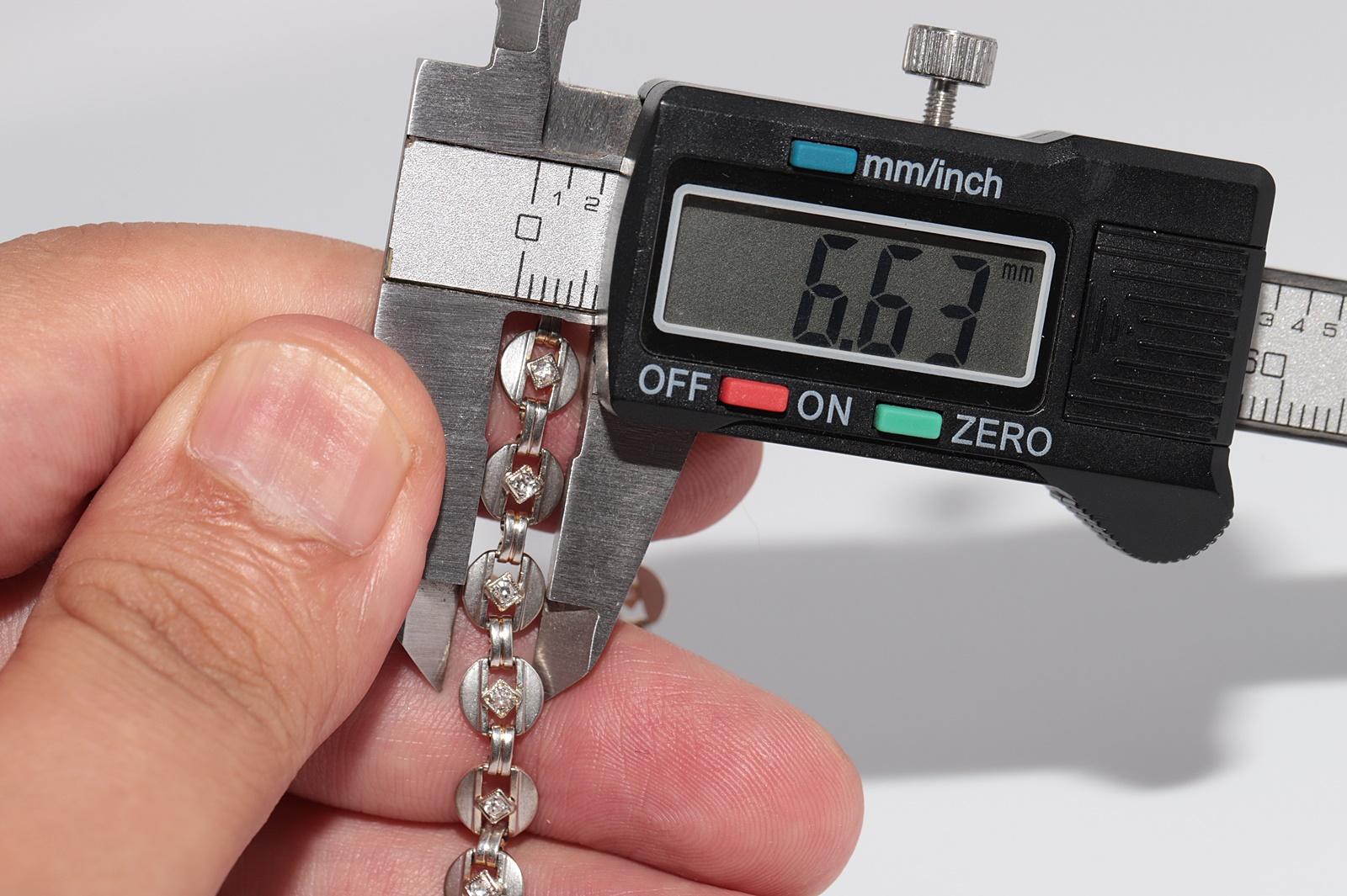 Antiguo brazalete de tenis decorado con diamantes naturales en oro de 14 quilates de la época Art Decó de los años 20 en venta 11