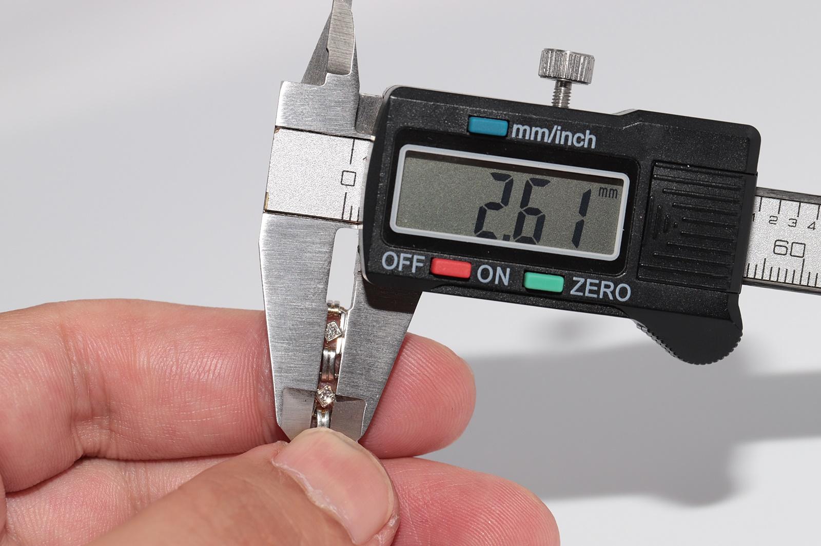 Antiguo brazalete de tenis decorado con diamantes naturales en oro de 14 quilates de la época Art Decó de los años 20 en venta 12