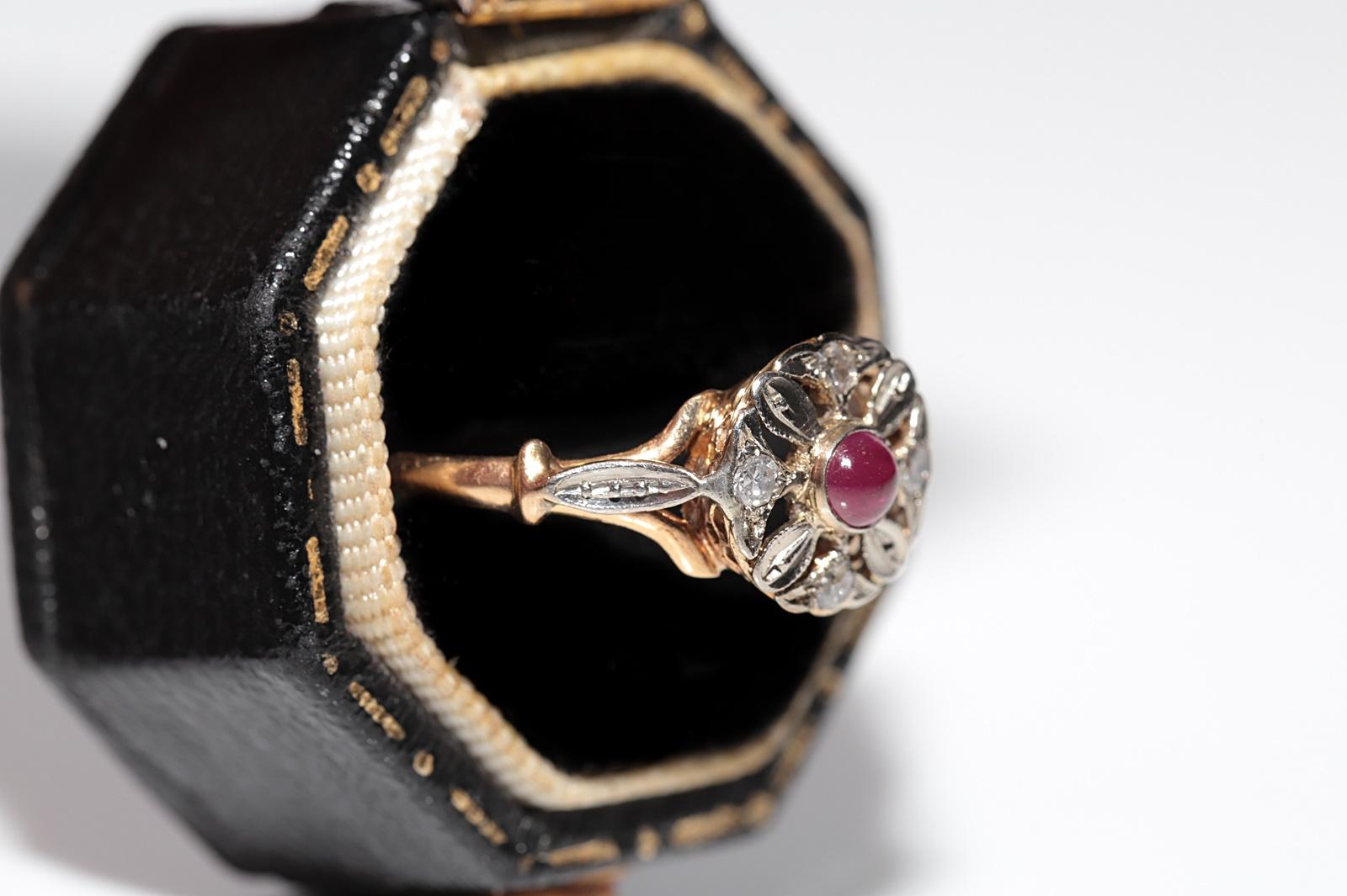 Taille brillant Bague Art déco ancienne des années 1920 en or 18 carats avec diamant naturel et rubis cabochon en vente