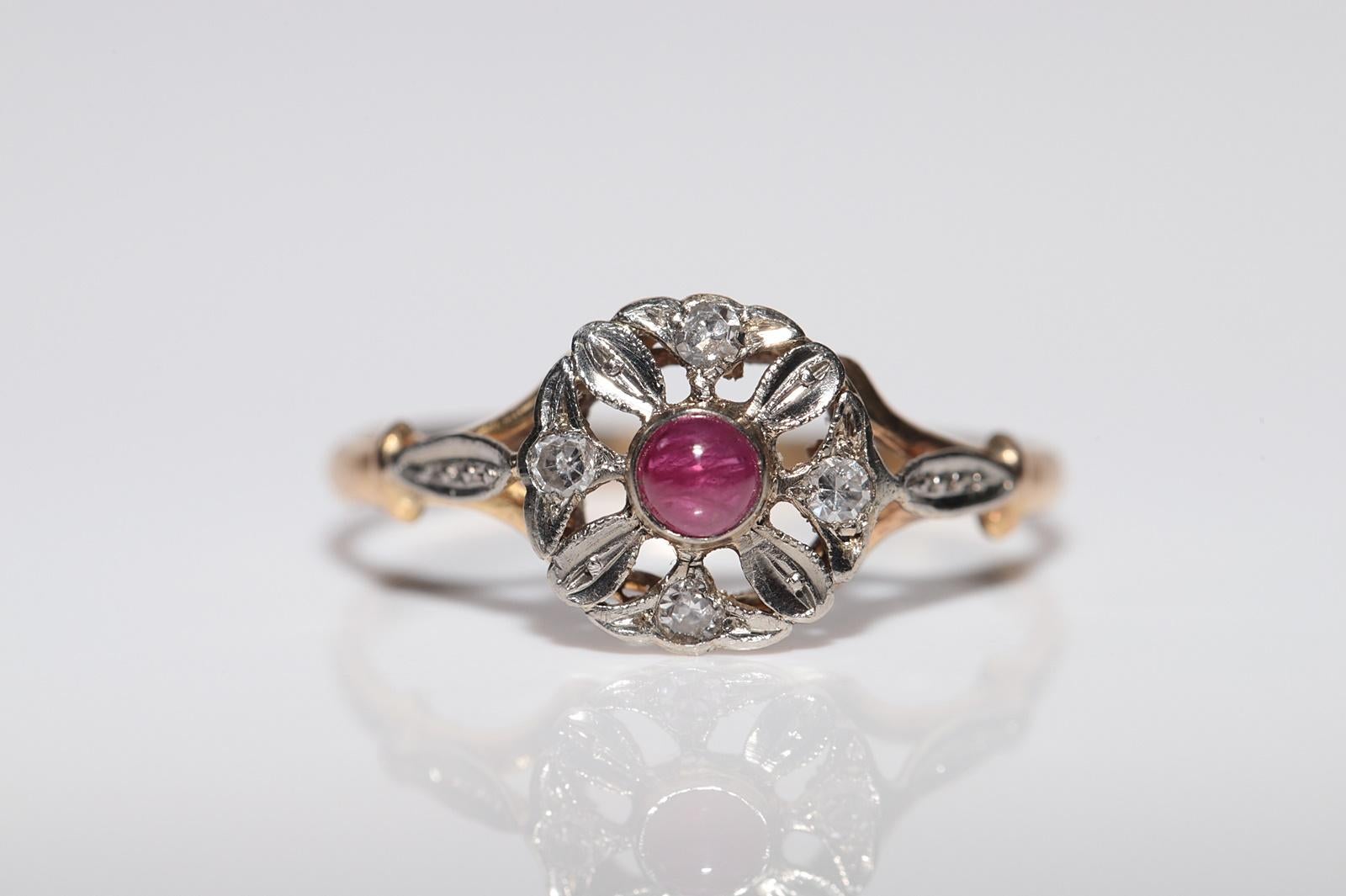 Bague Art déco ancienne des années 1920 en or 18 carats avec diamant naturel et rubis cabochon Unisexe en vente