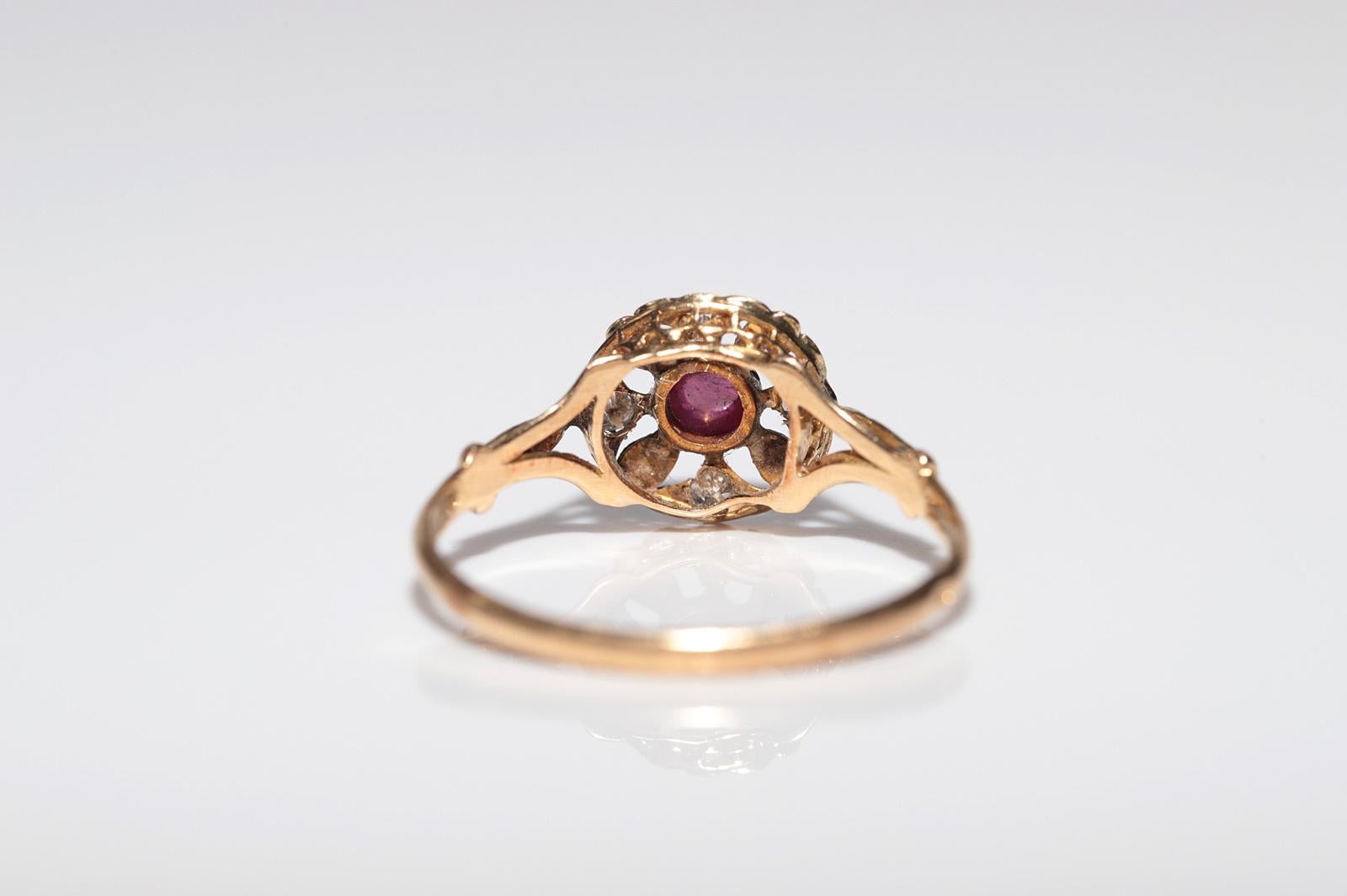 Bague Art déco ancienne des années 1920 en or 18 carats avec diamant naturel et rubis cabochon en vente 4