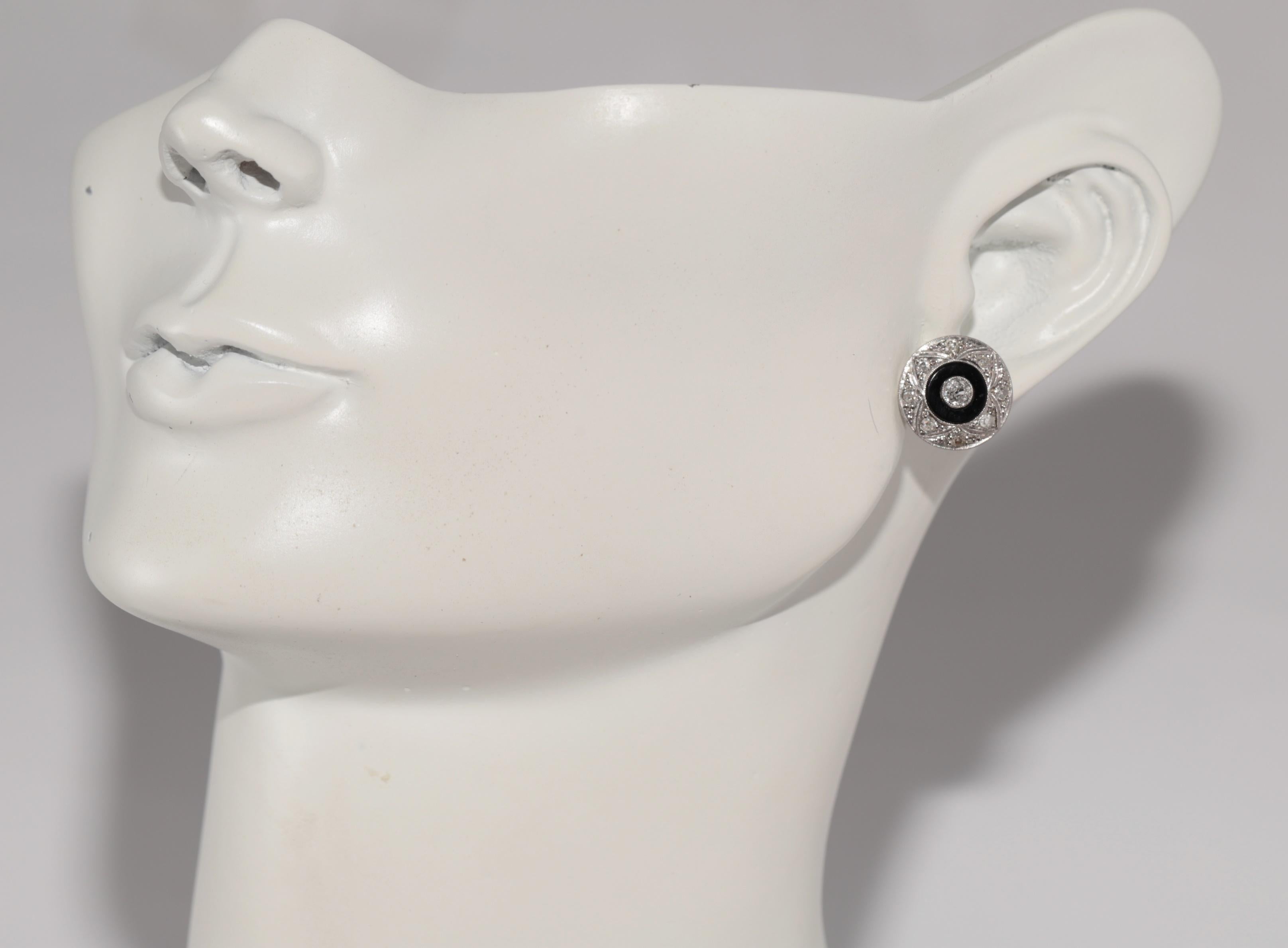 Antique Circa 1920s Art Deco 18k Gold Natural Diamond And Onyx Stud Earring For Sale 11