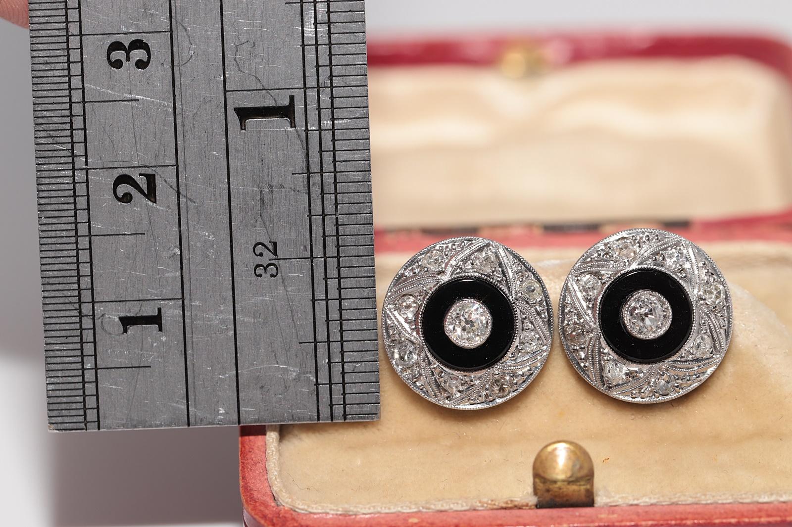 Antique Circa 1920s Art Deco 18k Gold Natural Diamond And Onyx Stud Earring In Good Condition For Sale In Fatih/İstanbul, 34