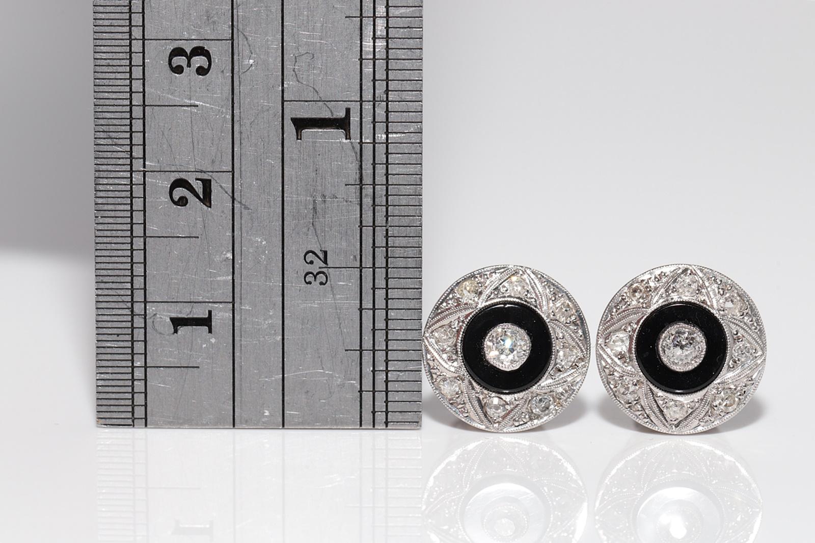 Antique Circa 1920s Art Deco 18k Gold Natural Diamond And Onyx Stud Earring For Sale 1