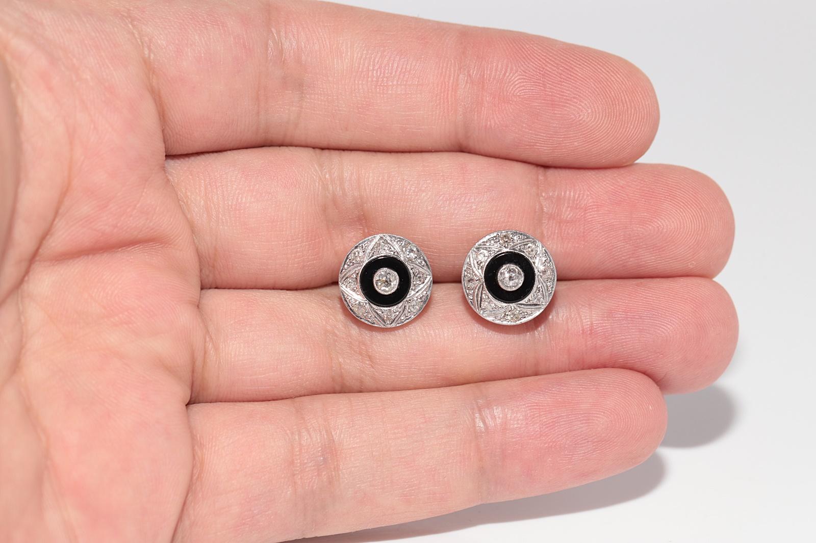 Antique Circa 1920s Art Deco 18k Gold Natural Diamond And Onyx Stud Earring For Sale 4