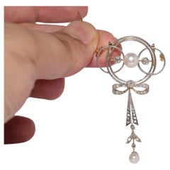 Pendentif broche en or 18k, diamant naturel et perle, circa 1920, anciennement Art Deco