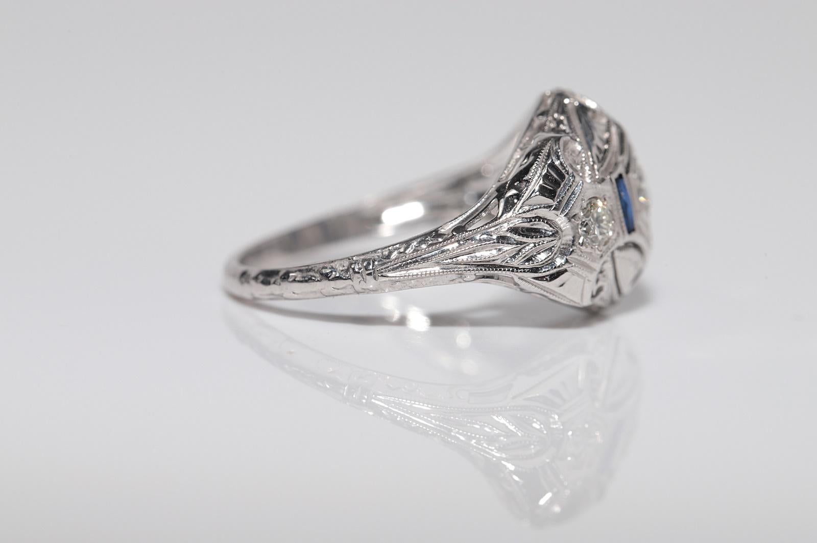 Bague ancienne en or 18k Circa 1920 Art Deco Diamant naturel et saphir en vente 4