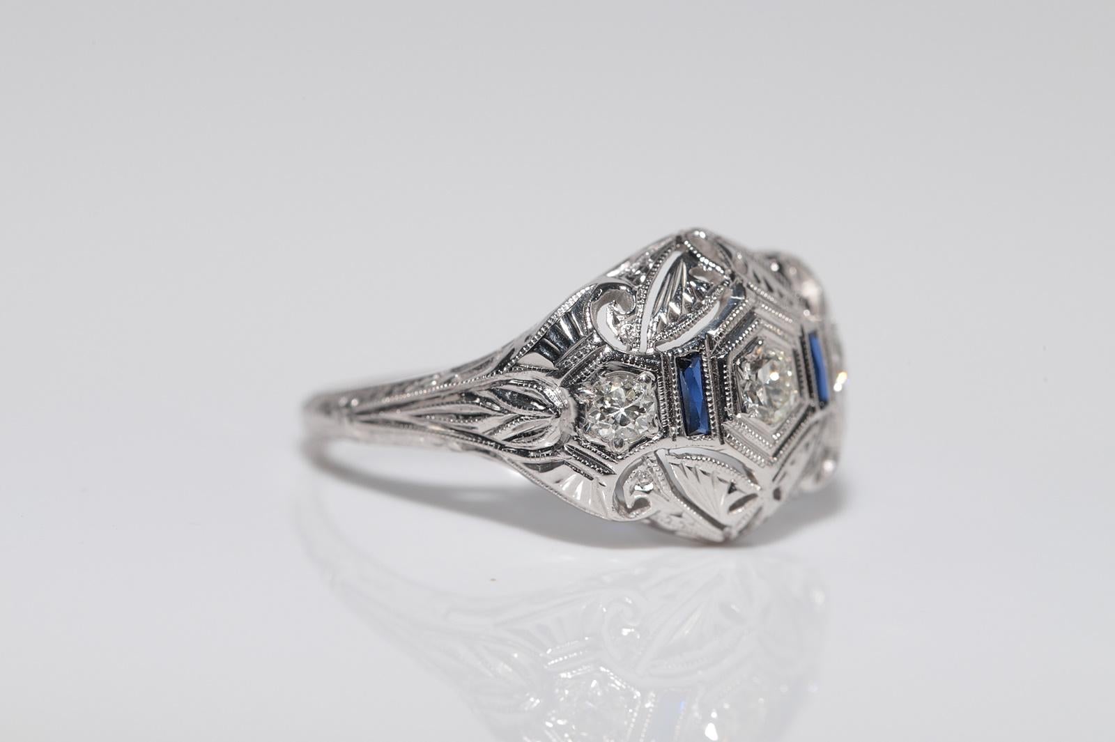 Bague ancienne en or 18k Circa 1920 Art Deco Diamant naturel et saphir en vente 3