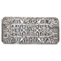 Antiguo broche decorado con diamantes naturales de oro de 18 quilates Art Decó de la década de 1920