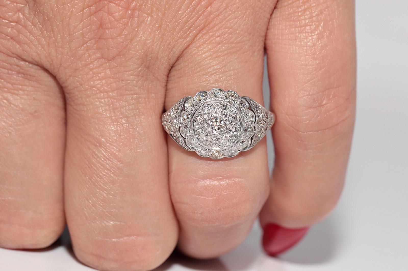 Bague Art déco ancienne des années 1920 en or 18 carats décorée de diamants naturels en vente 10