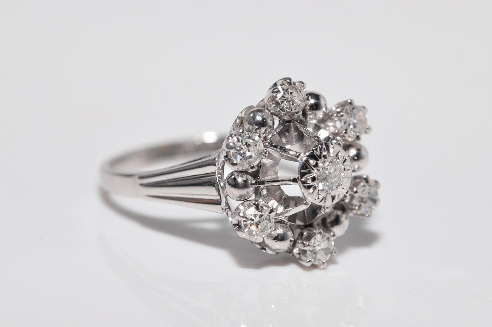 Bague Art déco ancienne des années 1920 en or 18 carats décorée de diamants naturels en vente 10