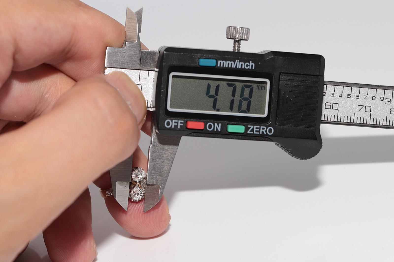 Bague Art déco ancienne des années 1920 en or 18 carats décorée de diamants naturels en vente 10