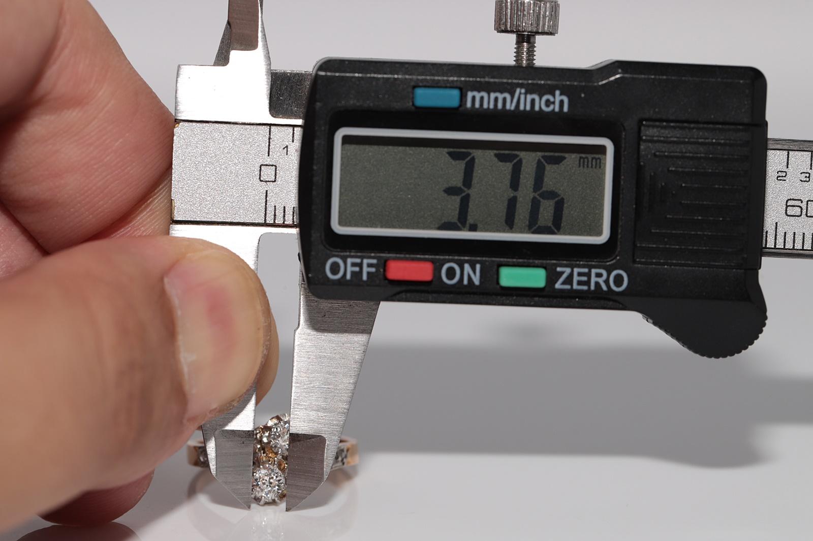 Bague Art déco ancienne des années 1920 en or 18 carats décorée de diamants naturels en vente 11