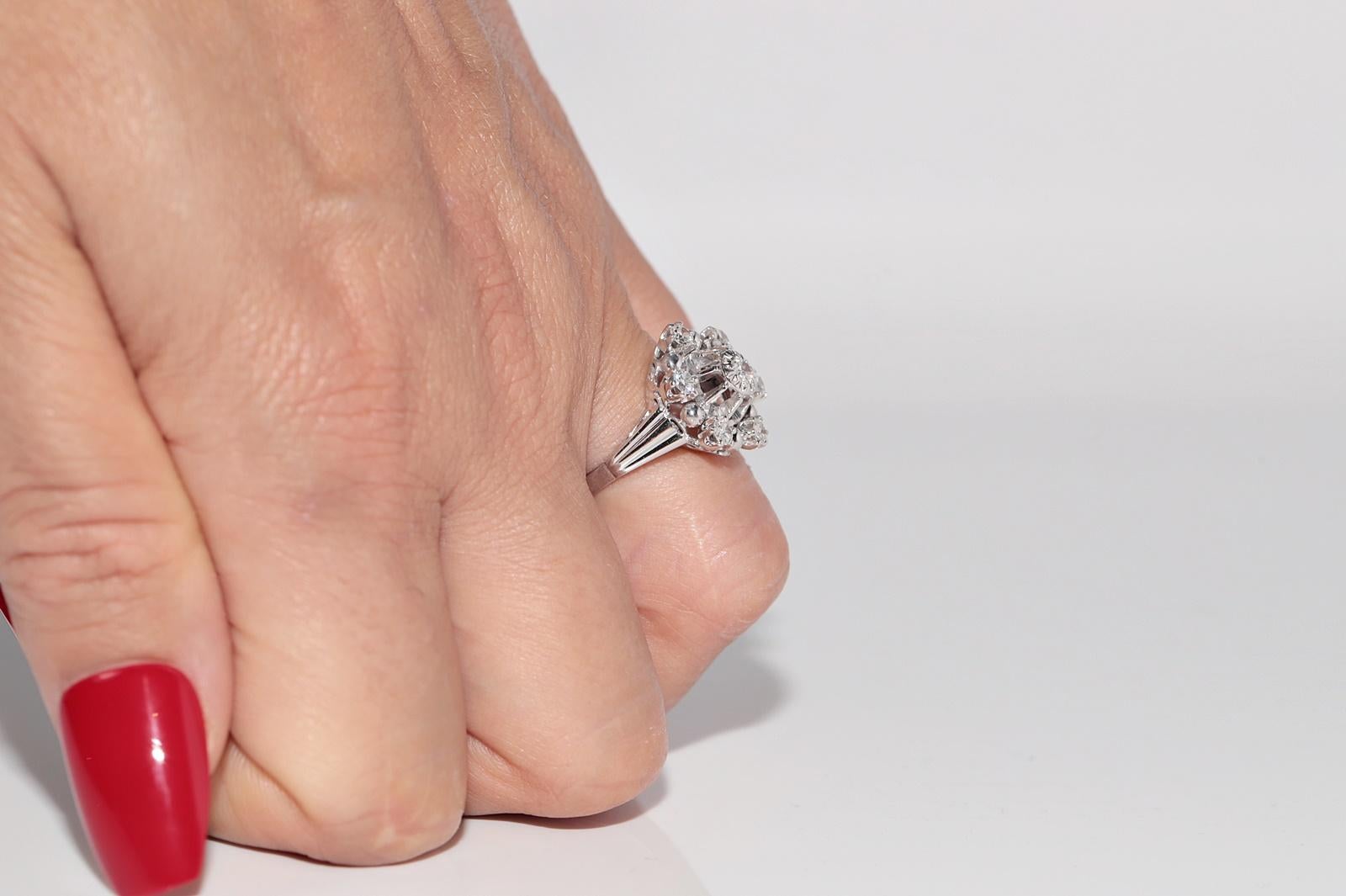 Bague Art déco ancienne des années 1920 en or 18 carats décorée de diamants naturels en vente 14