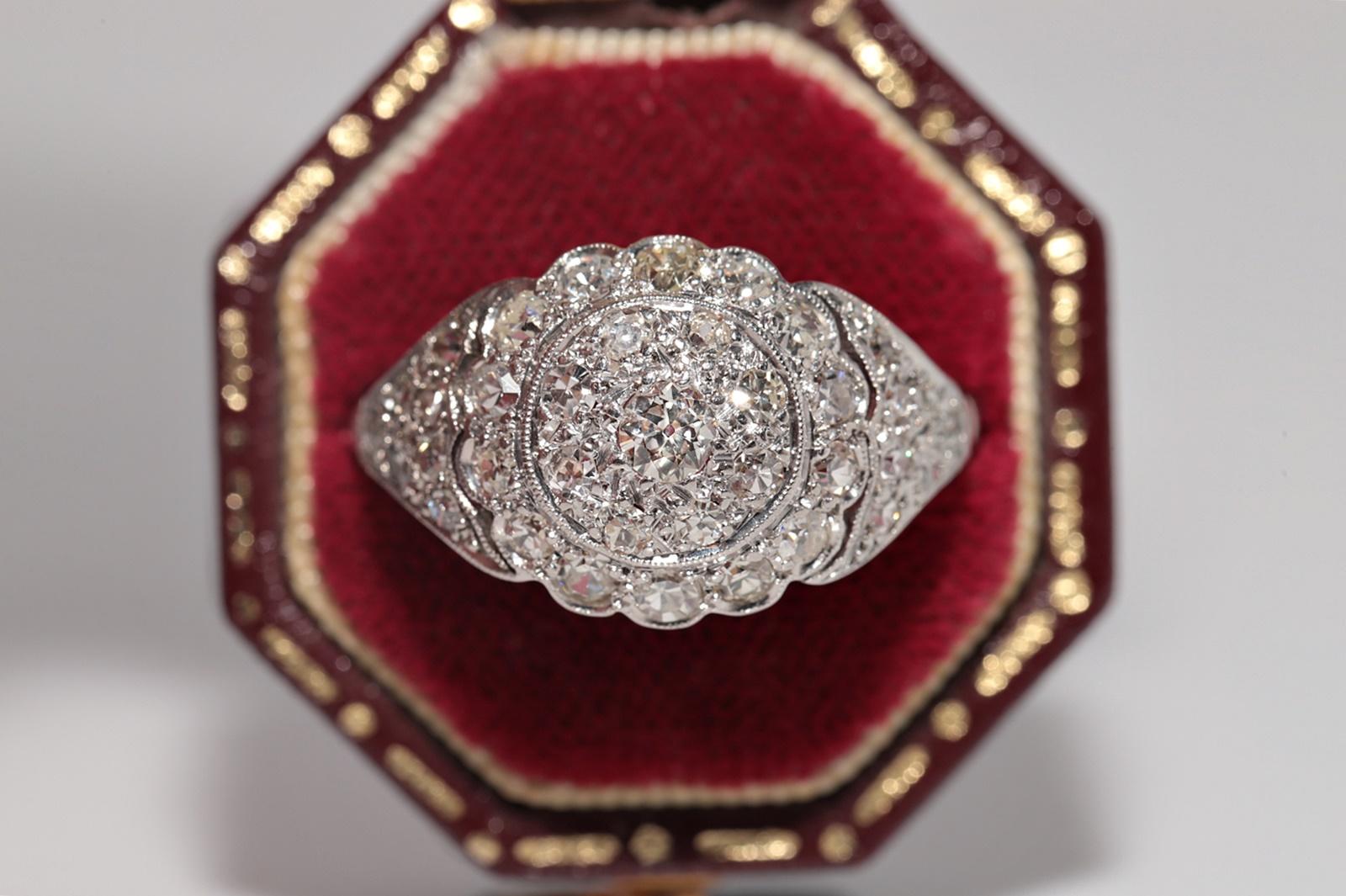 En très bon état.
Le poids total est de 3.7 grammes.
Le diamant est de 0,75 ct.
Le diamant est de couleur H-I-J et de pureté s1-s2.
La taille de la bague est de 7 US
Nous pouvons fabriquer n'importe quelle taille.
La boîte n'est pas