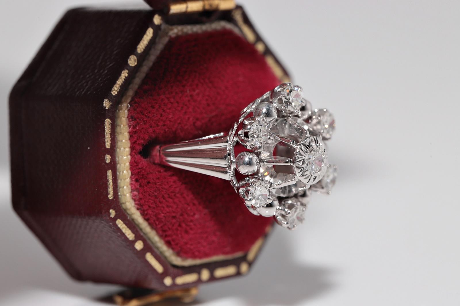 En très bon état.
Le poids total est de 4.5 grammes.
Au total, le diamant est de 0,45 ct.
Le diamant est de couleur G et de pureté vvs1-vs1.
La taille de la bague est de 6,5
Nous pouvons fabriquer n'importe quelle taille.
La boîte n'est pas