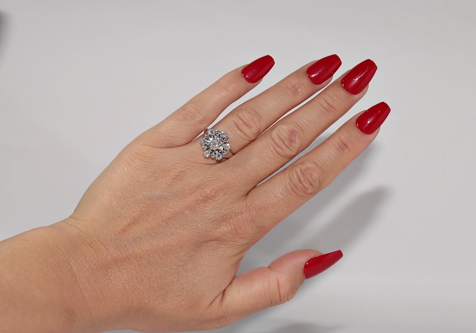 Bague Art déco ancienne des années 1920 en or 18 carats décorée de diamants naturels en vente 15