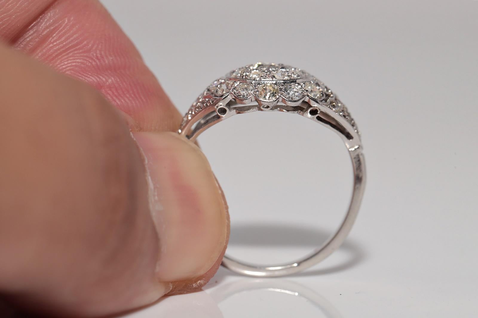 Bague Art déco ancienne des années 1920 en or 18 carats décorée de diamants naturels en vente 2