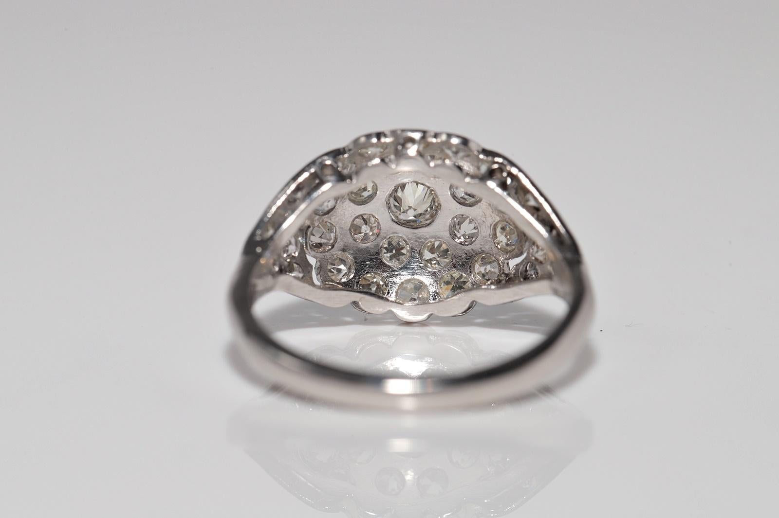 Bague Art déco ancienne des années 1920 en or 18 carats décorée de diamants naturels en vente 3