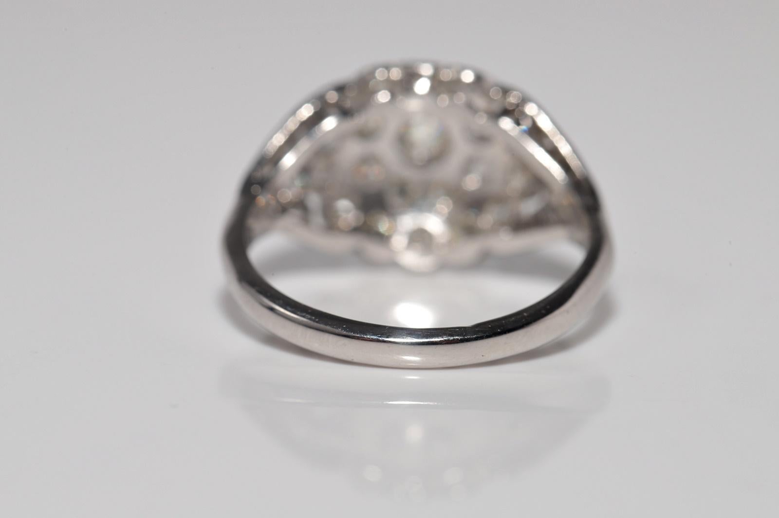 Bague Art déco ancienne des années 1920 en or 18 carats décorée de diamants naturels en vente 4