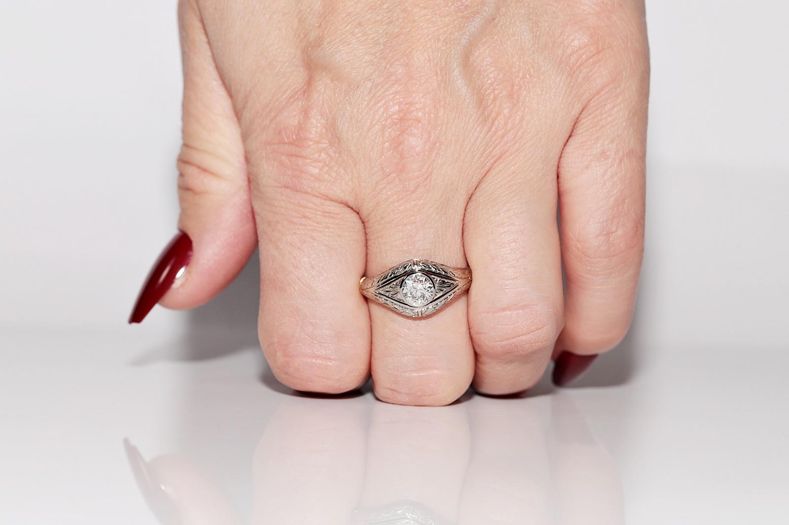 En très bon état.
Le poids total est de 7,6 grammes.
Le diamant est de 0,75 ct.
Le diamant est de couleur G et de pureté VVS.
La taille de la bague est de 8,5
Nous pouvons fabriquer n'importe quelle taille.
N'hésitez pas à nous contacter pour toute