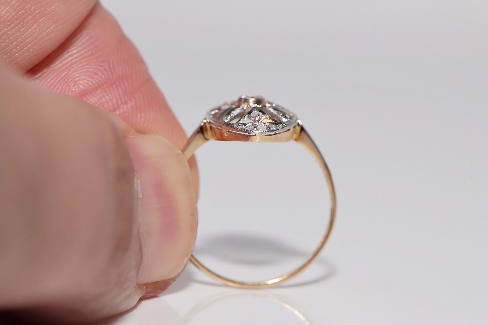 Bague Art déco ancienne des années 1920 en or 18 carats avec diamants naturels de style ovale en vente 3