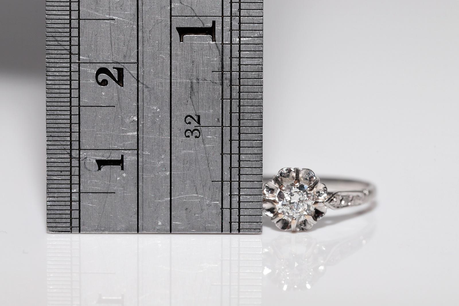 Bague de fiançailles solitaire Art déco ancienne des années 1920 en or 18 carats avec diamants naturels en vente 7