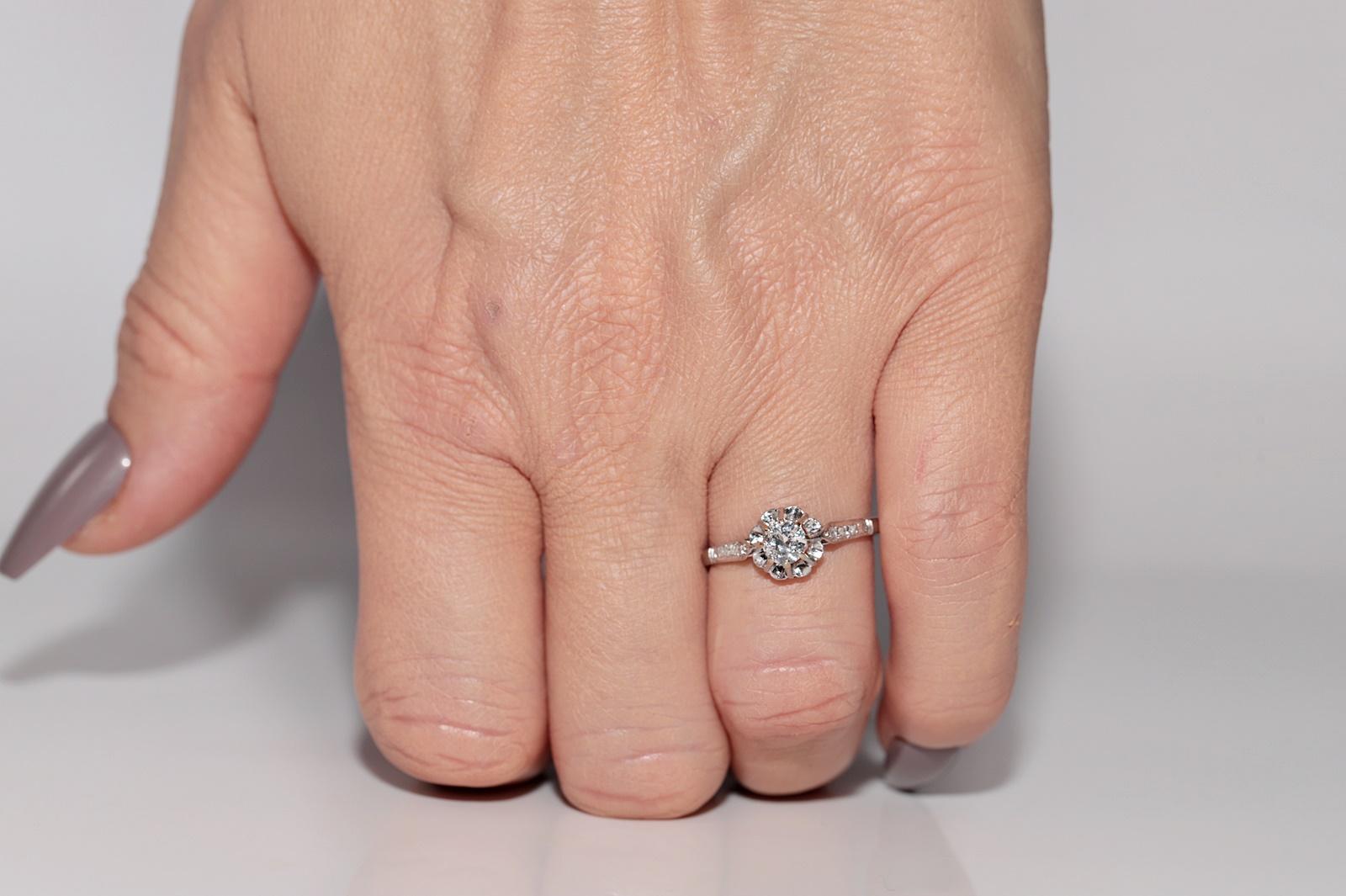 Bague de fiançailles solitaire Art déco ancienne des années 1920 en or 18 carats avec diamants naturels en vente 10