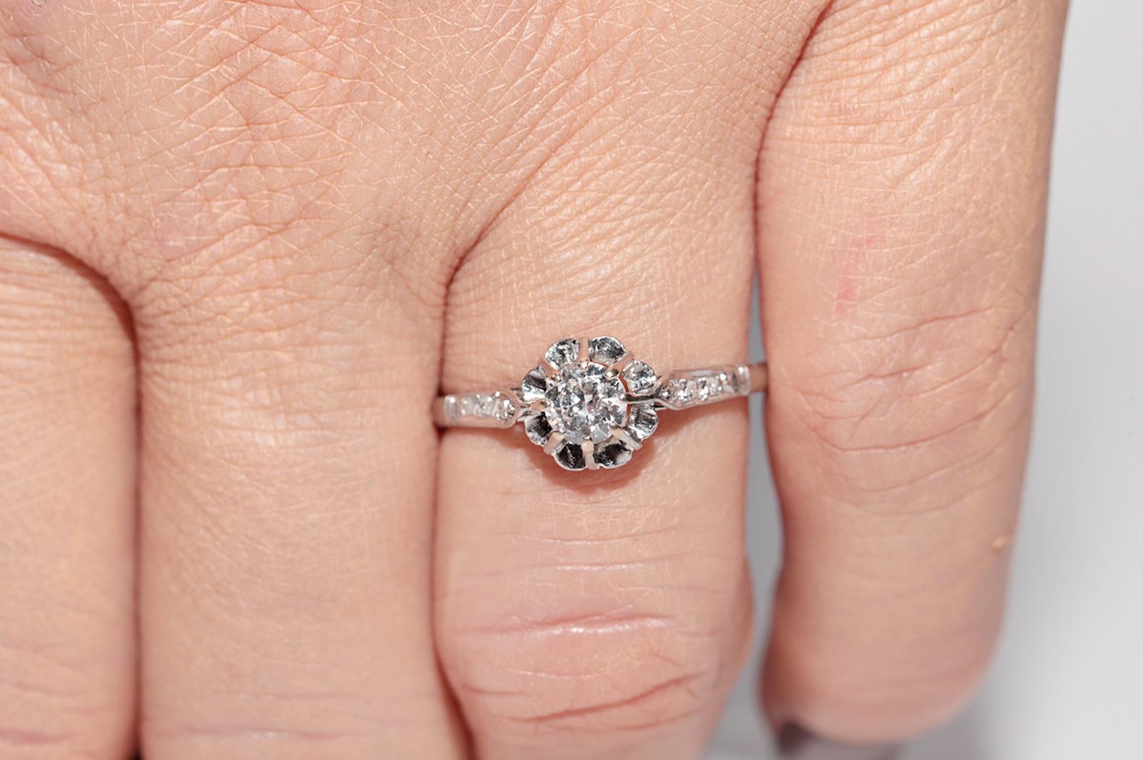 Bague de fiançailles solitaire Art déco ancienne des années 1920 en or 18 carats avec diamants naturels en vente 11