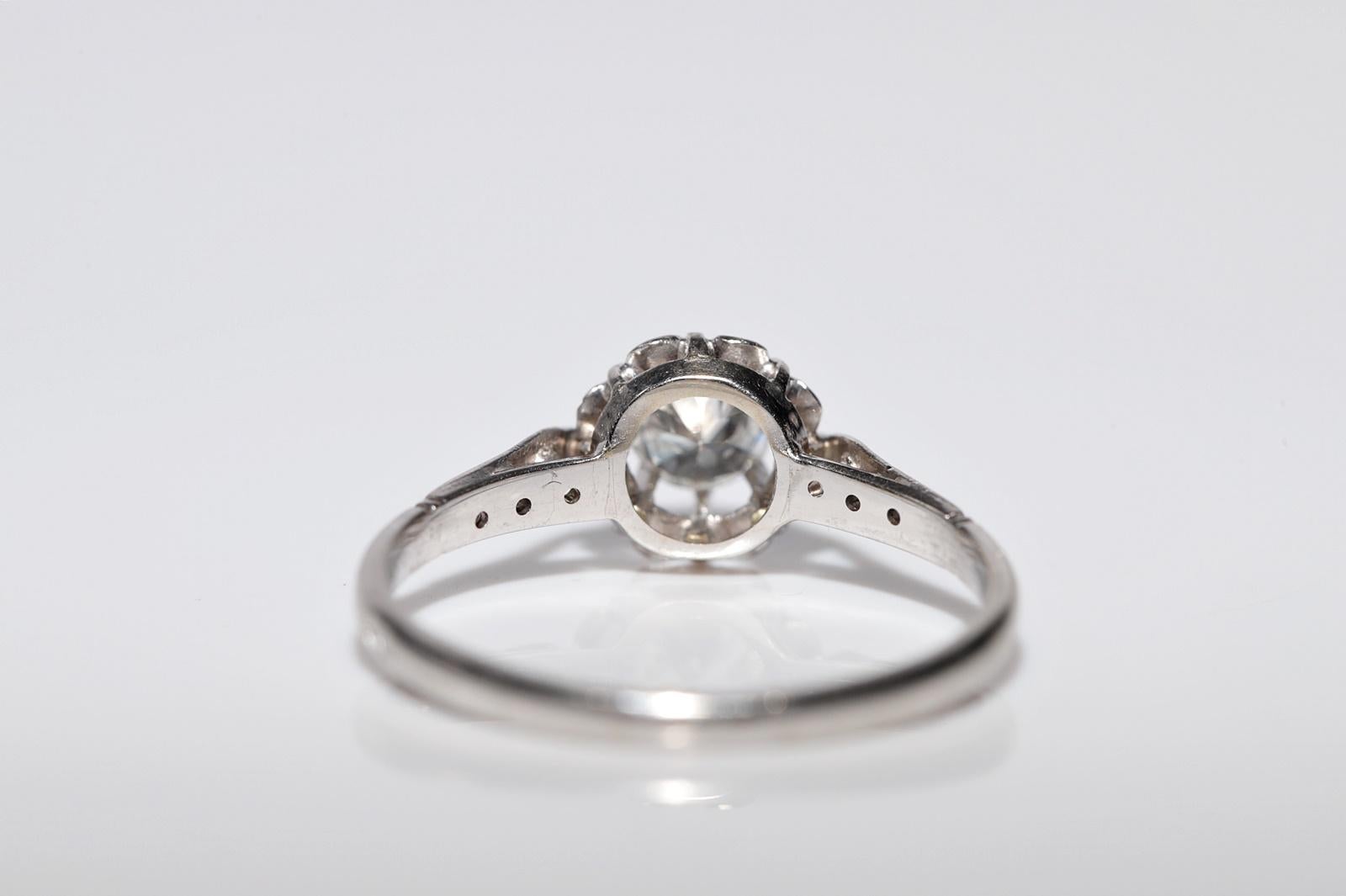 Bague de fiançailles solitaire Art déco ancienne des années 1920 en or 18 carats avec diamants naturels en vente 3