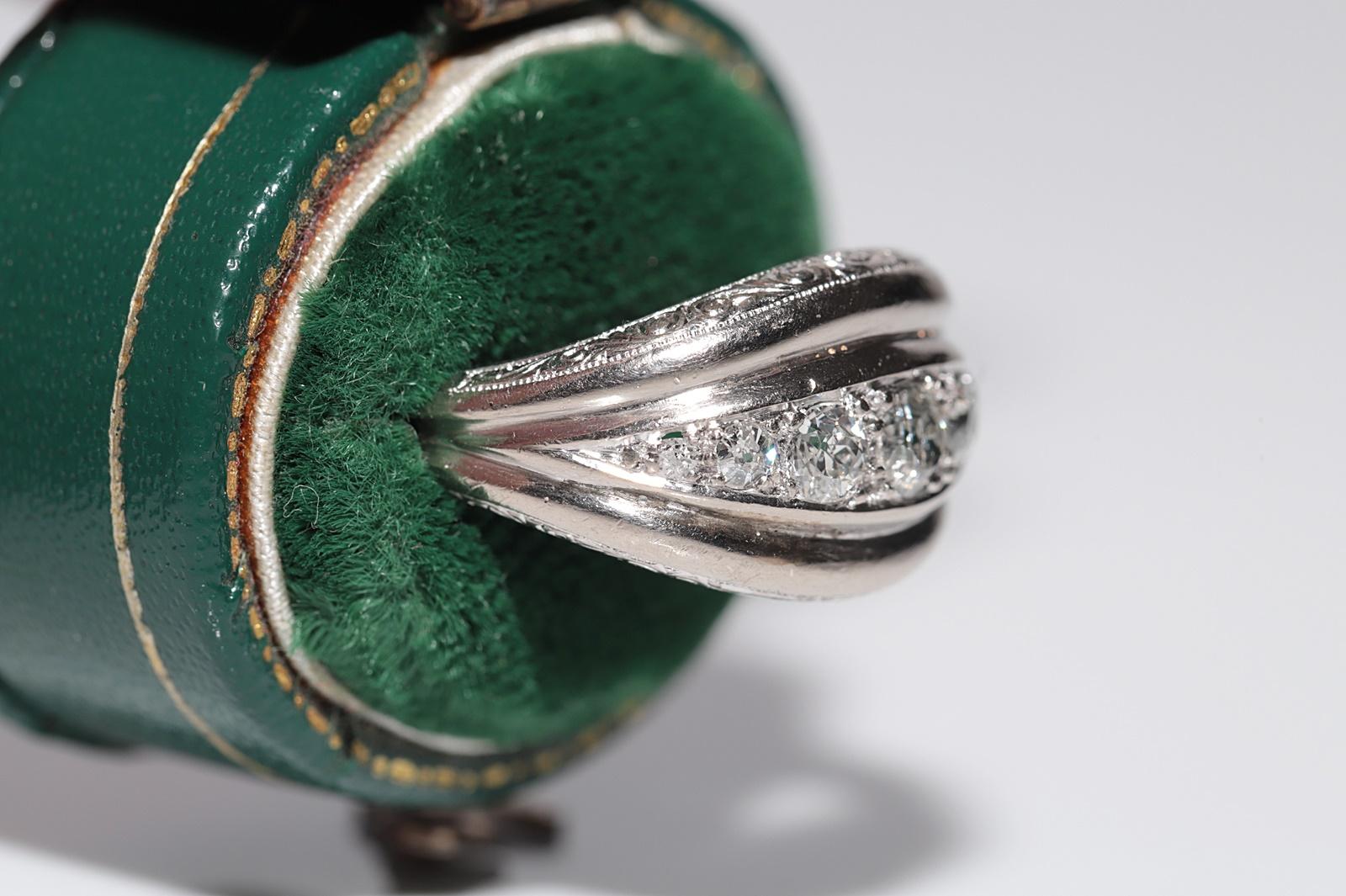 In very good condition.
Total weight is 8.8 grams.
Totally is diamond 0.50 ct.
The diamond is has H color and s1-s2 clarity.
Ring size is US 6.5
We can make any size.
Box is not included.
Please contact for any question.