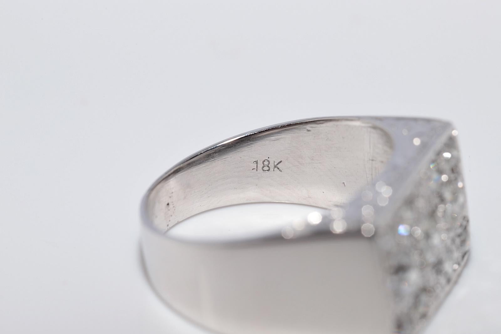 Antiguo anillo decorado con diamantes naturales talla antigua Art Decó de oro de 18 quilates de la década de 1920 en venta 7