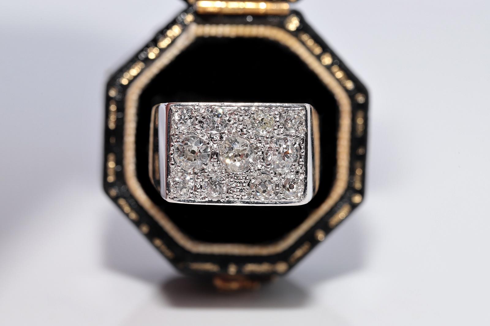 En muy buen estado.
El peso total es de 6,1 gramos.
Totalmente es diamante 0,70 ct.
El diamante es de color H-I y claridad s1-s2-s3.
La talla del anillo es US 6.5
Podemos fabricar cualquier tamaño.
La caja no está incluida.
Ponte en contacto para