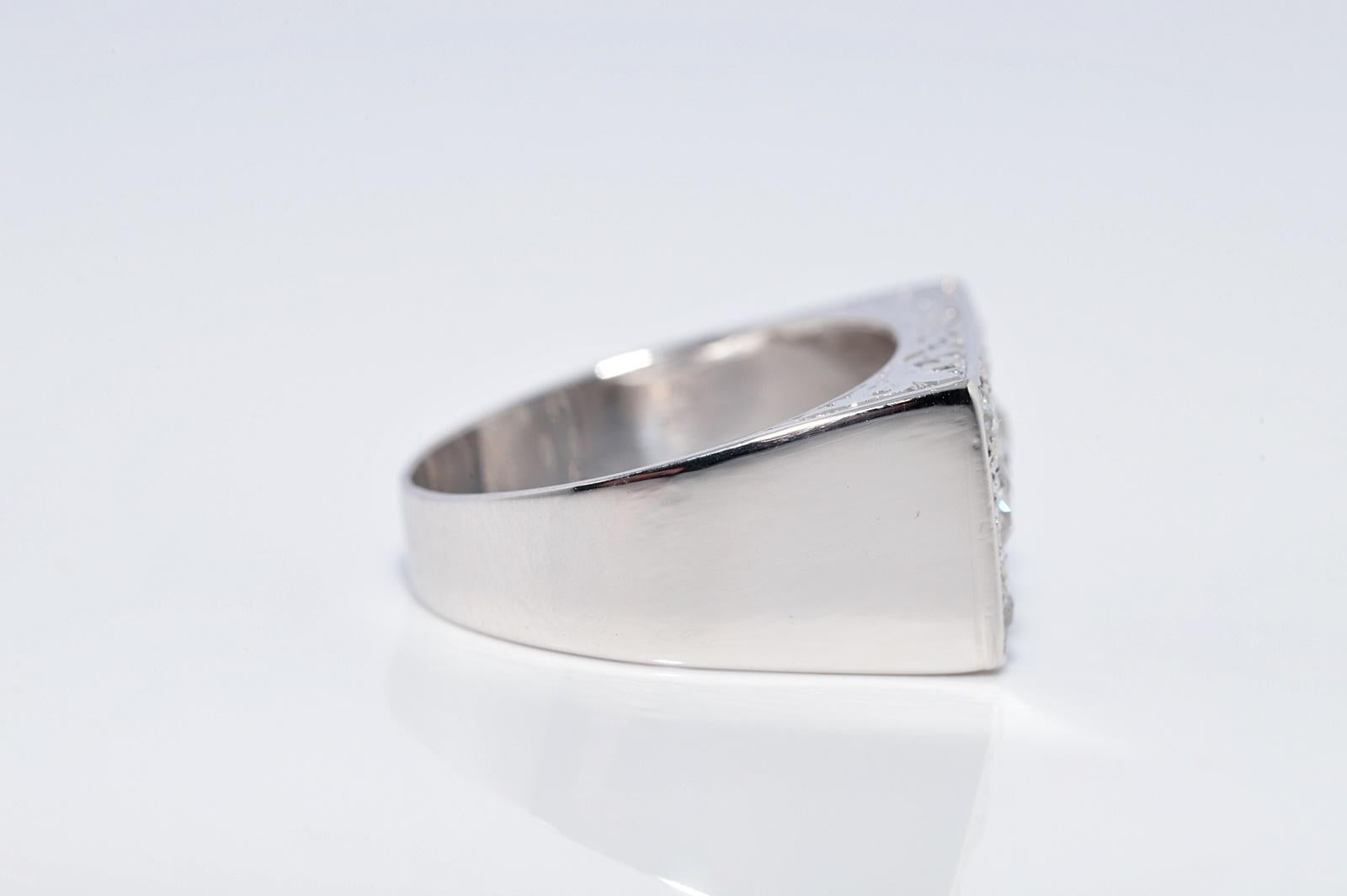 Antiguo anillo decorado con diamantes naturales talla antigua Art Decó de oro de 18 quilates de la década de 1920 en venta 2