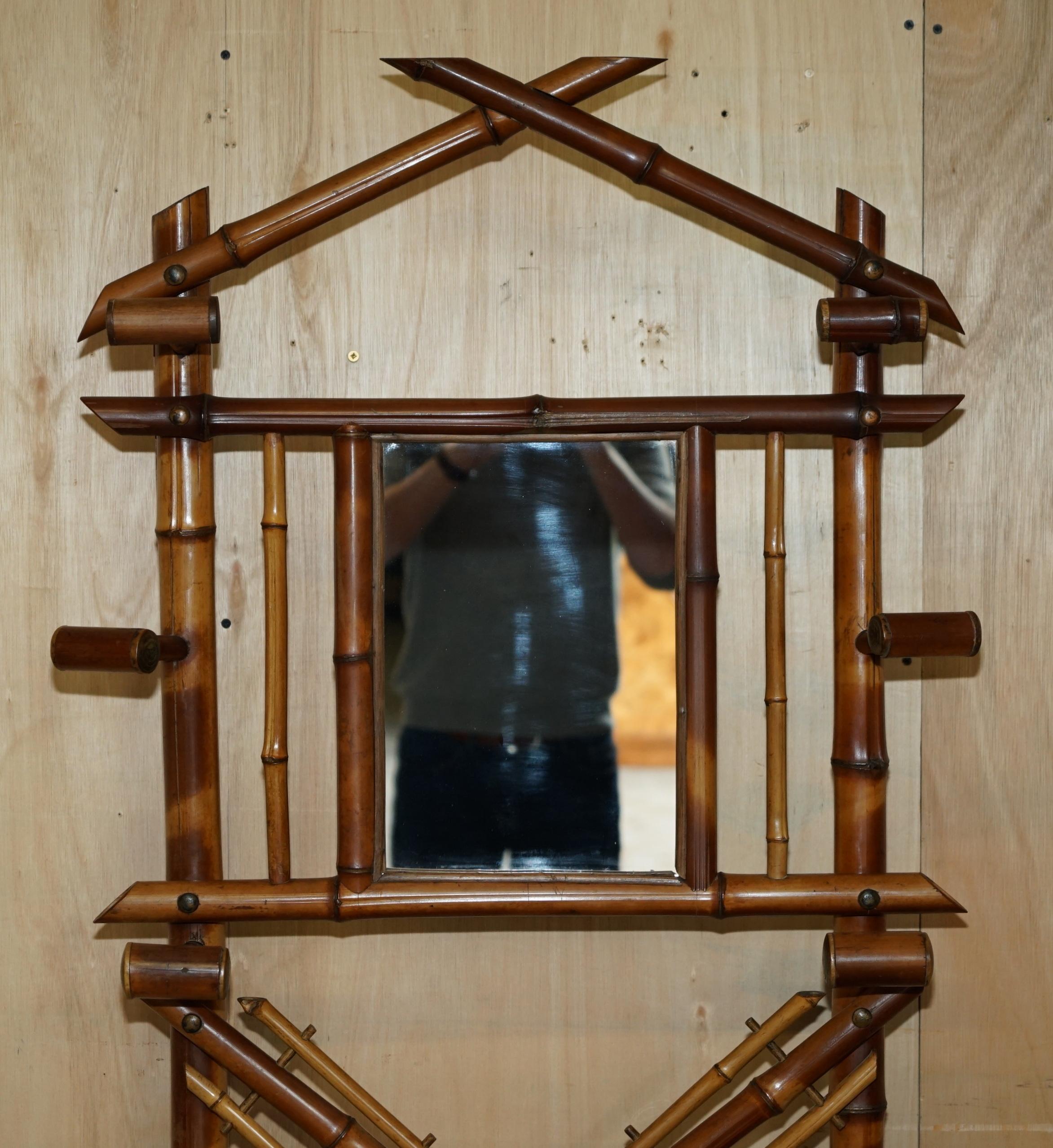 ANTIQUE CIRCA 1920er ART DECO BAMBOO HAT COAT GLOVES & SCARF RACK WITH MIRROR (Art déco) im Angebot