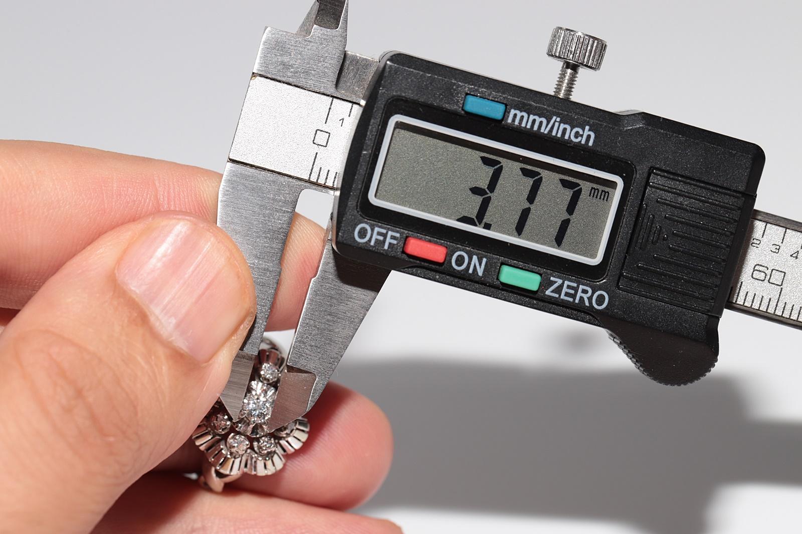 Bague Art déco ancienne des années 1920, fabriquée à la main en or 18 carats et décorée de diamants naturels en vente 7